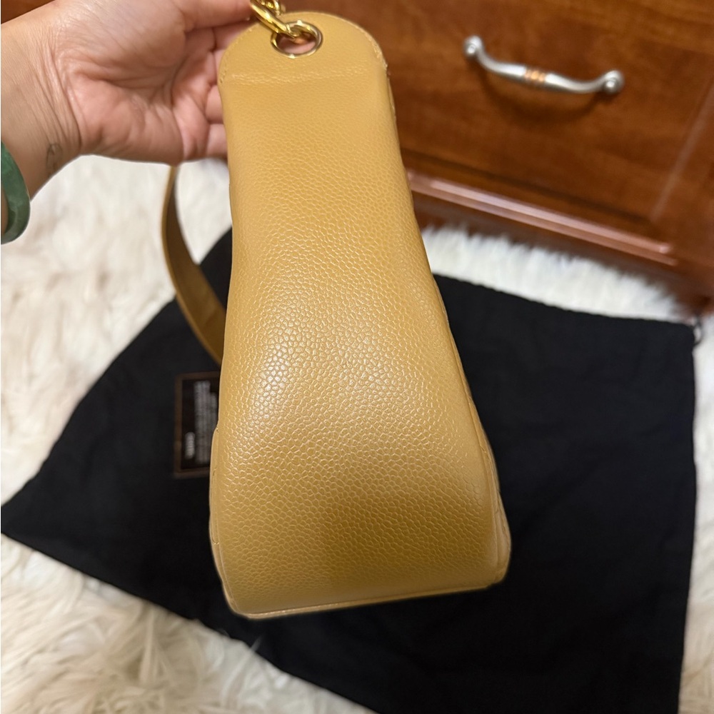 Chanel Beige Quilted Shoulder Bag - Picture 7 of 10